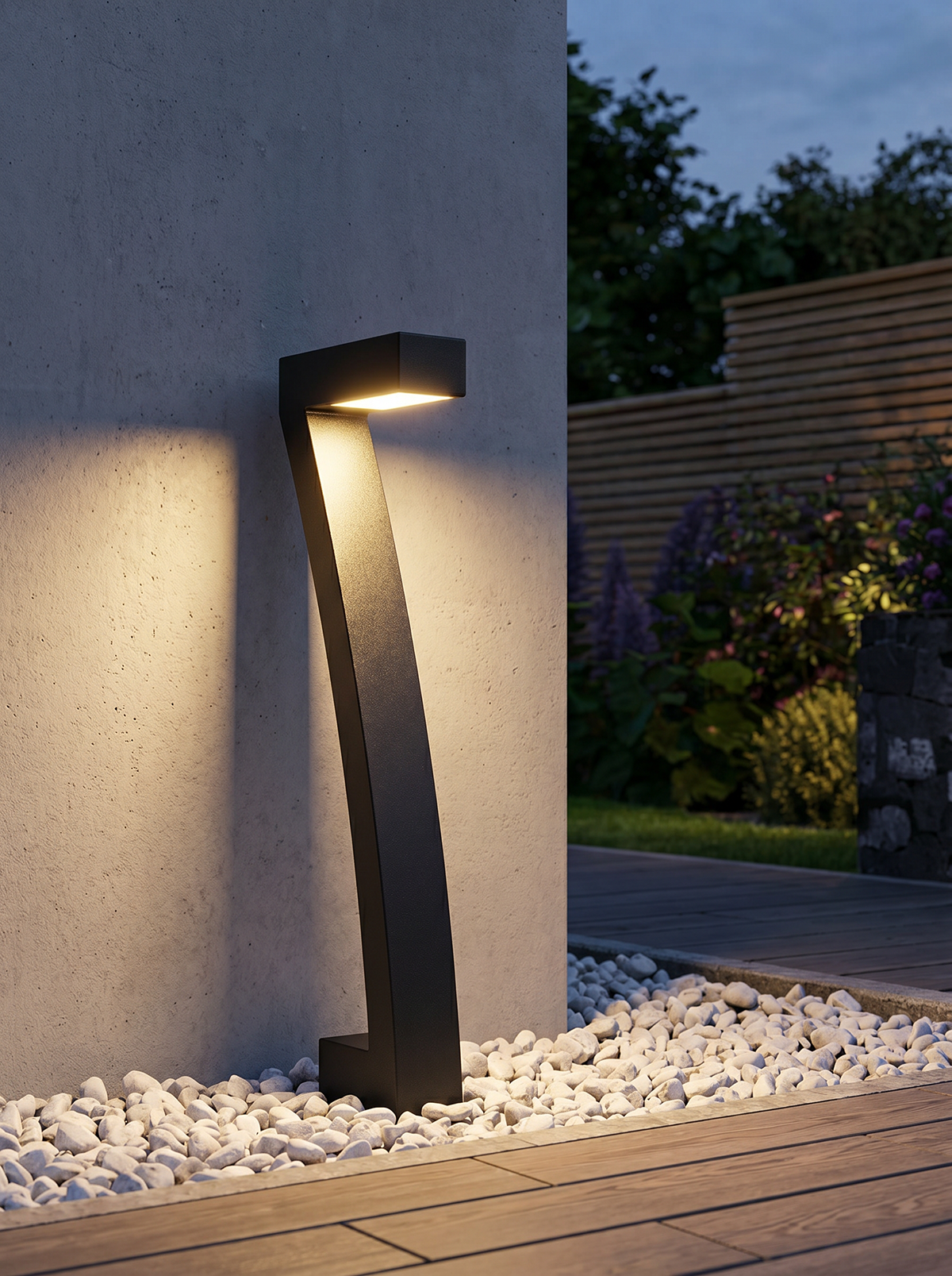 Moderne, op zonne-energie werkende padverlichting in een creatief ontwerp
