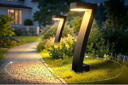 Moderne, op zonne-energie werkende padverlichting in een creatief ontwerp
