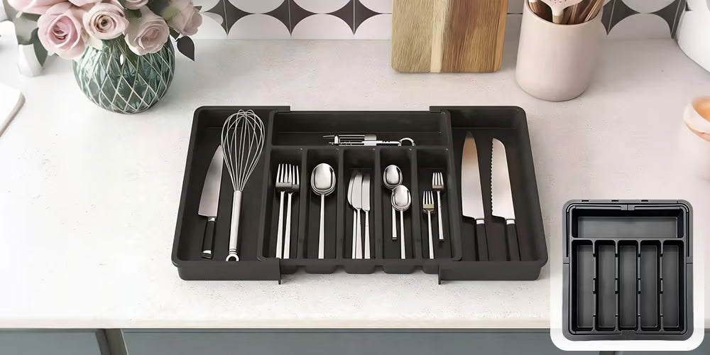 Uitschuifbare en verstelbare bestekhouder voor in de keuken
