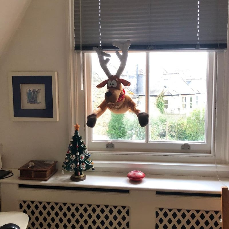 Neerstortende Kerstman en Rendier